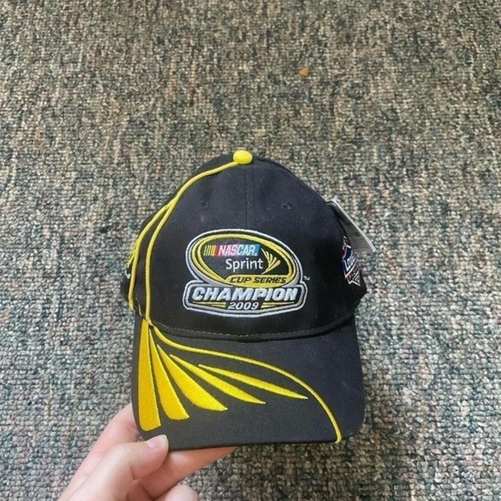 NASCAR Chase Authentics Jimmie Johnson 2009 Sprint Cup Champion Hat Black Yellow